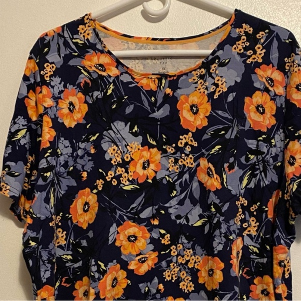 Croft‎ And Barrow Top Women’s Size 2X Pull Over Floral Print All Over Black